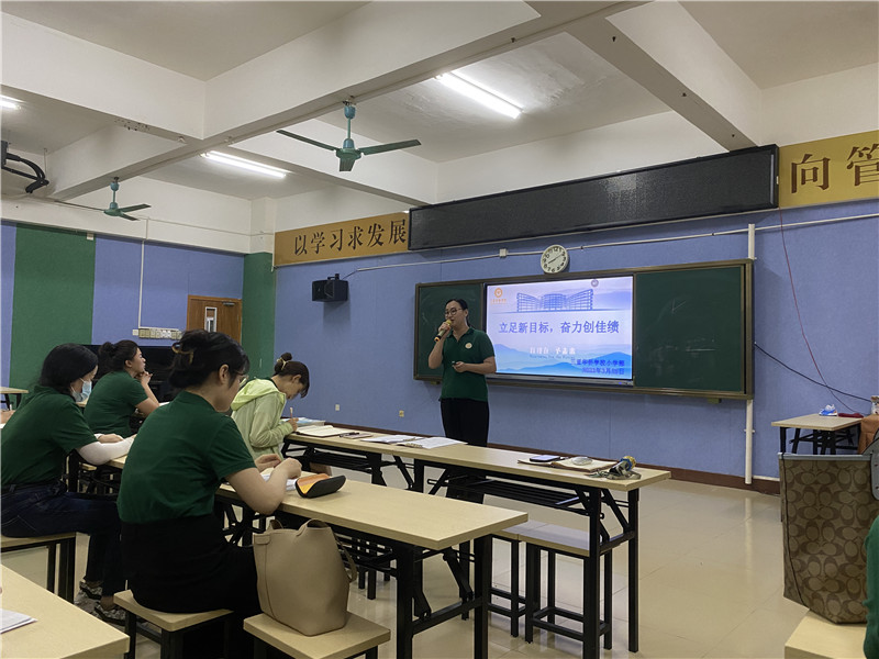 学情分析会1.jpg